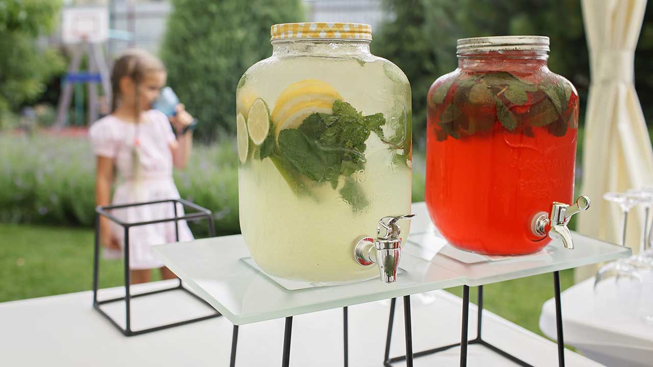 Drink Dispensers & Bottles